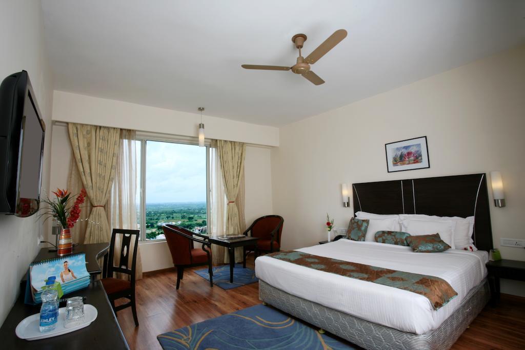 Leonia Holistic Destination Hotel Shamirpet Ruang foto